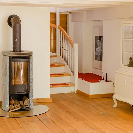 Cozy Forest Near Klingen Trail Semesterbostad *