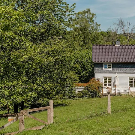 Cozy Forest Near Klingen Trail Semesterbostad